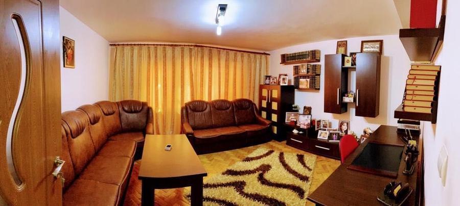 Apartament cu 3 camere decomandat în Mircea-Vodă