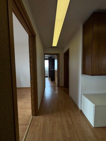 Apartament cu 4 camere decomandat, mobilat în Europa