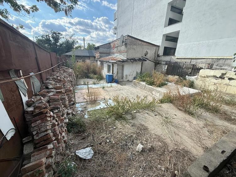Casă cu Teren 251 Mp în Petricani