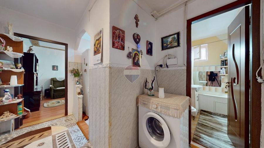 Apartament cu 3 camere decomandat, mobilat în Central