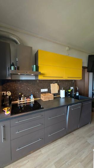 Apartament cu 3 camere decomandat în Zorilor
