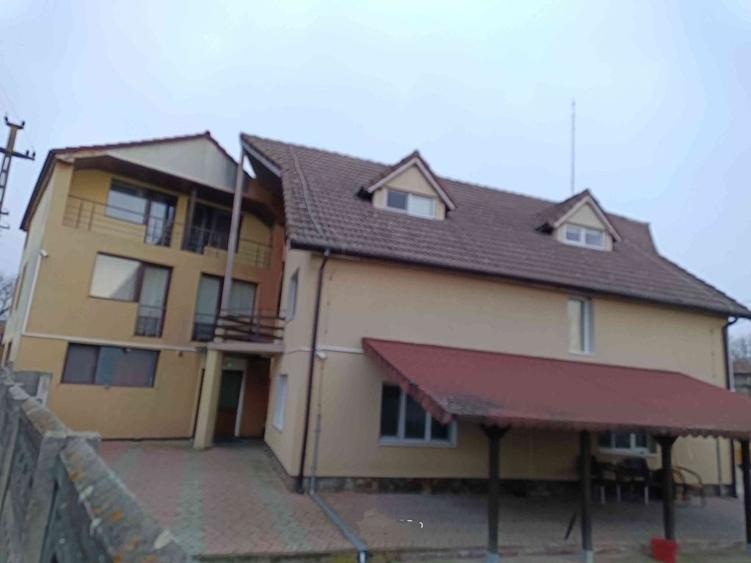 Spațiu comercial, de 794 mp, în Batiz