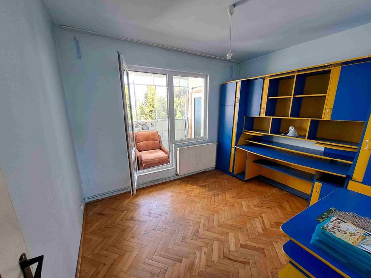 Apartament cu 3 camere decomandat în Mureșeni