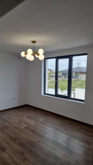 Casă individuală cu 5 camere cu Canalizare în Bârnova