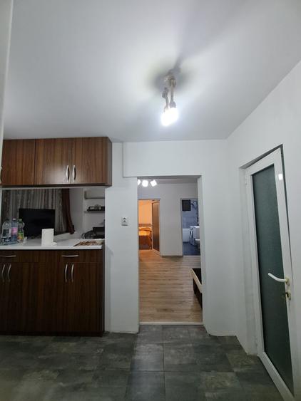 Apartament cu 3 camere semidecomandat în Țiglina 1