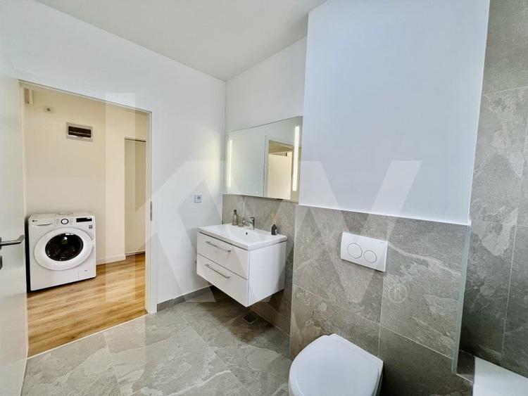 Apartament cu 4 camere decomandat în Cristian