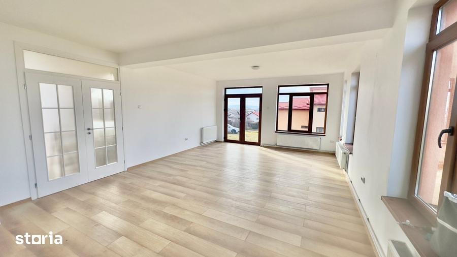 Casă cu 5 camere cu Teren 760 Mp în Miroslava