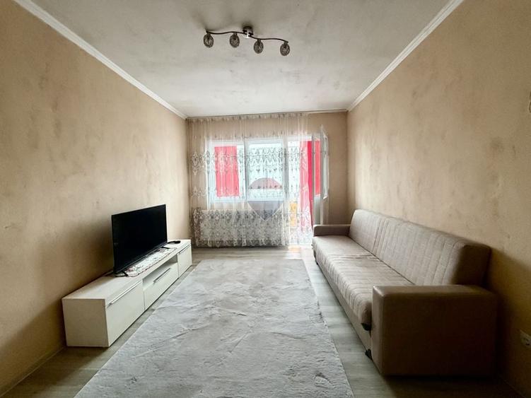 Apartament cu 3 camere decomandat, mobilat în Șega