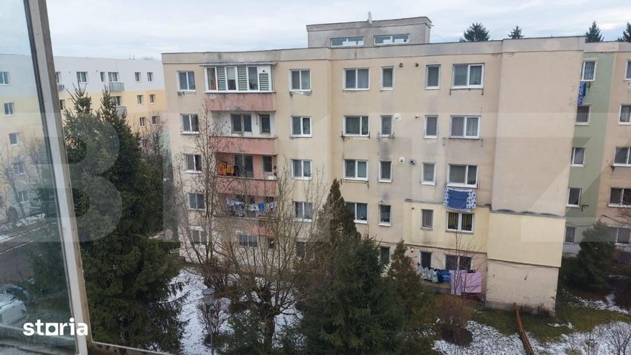 Apartament cu 3 camere semidecomandat în Central
