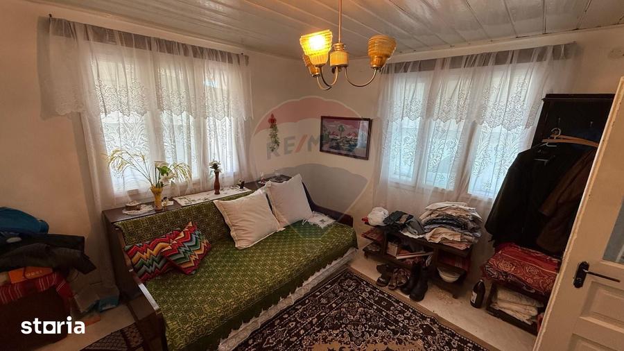 Casă cu 5 camere cu Teren 1300 Mp în Vulturu