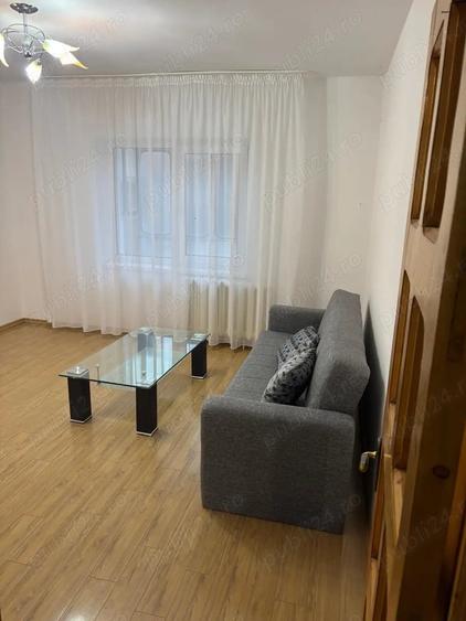 Apartament cu 3 camere semidecomandat în Obcini