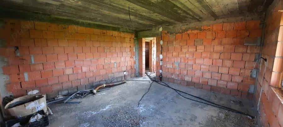 Casă cu 4 camere cu Teren 750 Mp în Novaci