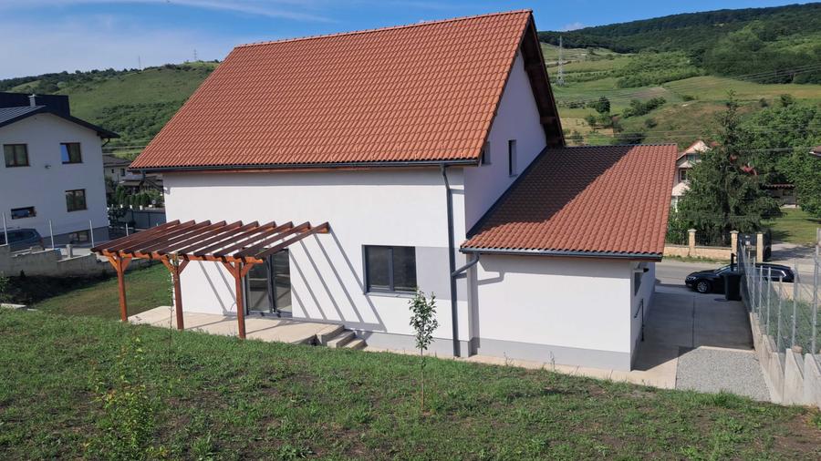 Casă cu 4 camere în Popești