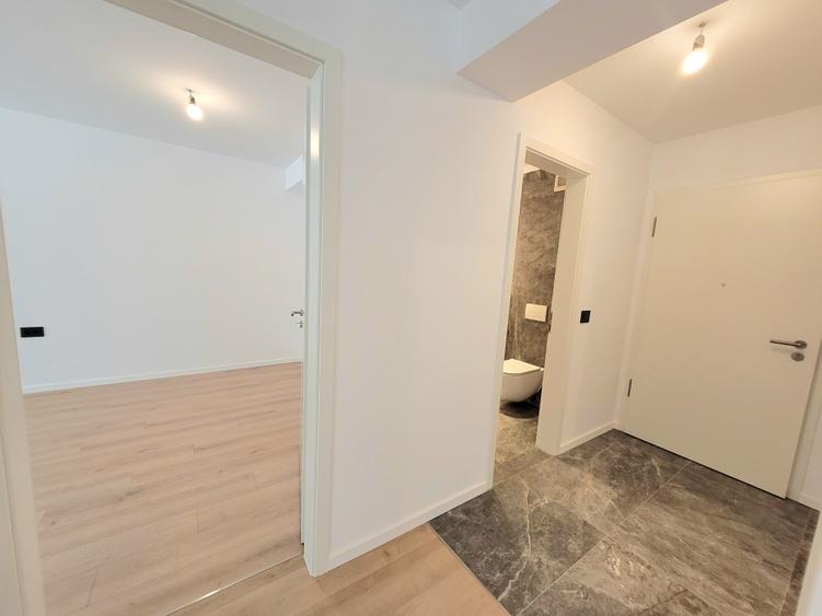 Apartament cu 2 camere nedecomandat în Tractorul