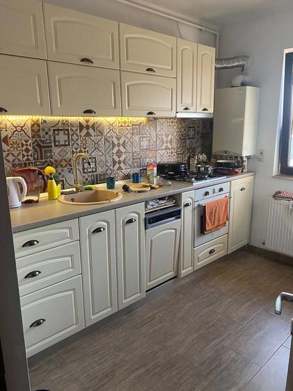 Apartament cu 3 camere decomandat în Dobroești