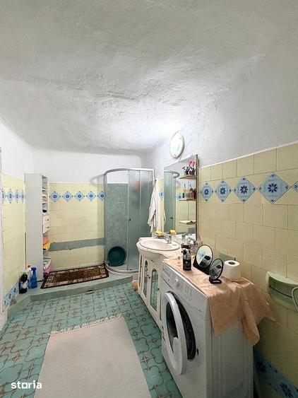 Casă cu 3 camere cu Teren 1800 Mp în Central