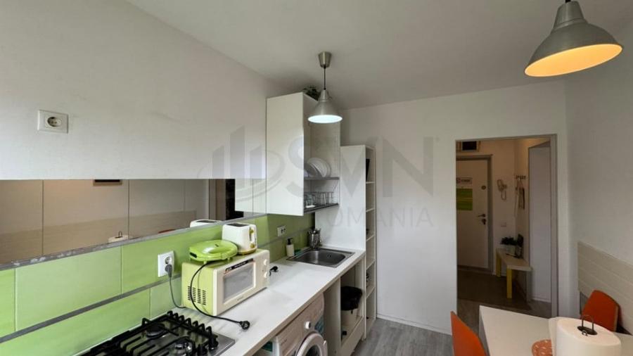 Apartament cu 3 camere semidecomandat în Ștefan cel Mare