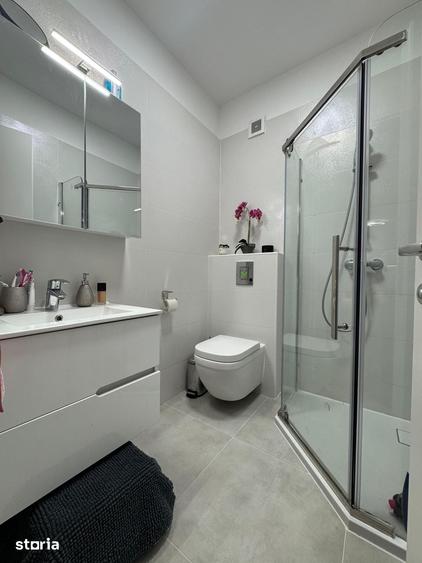 Apartament cu 3 camere semidecomandat în Sisești