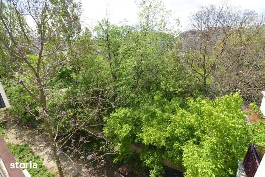 Apartament cu 2 camere semidecomandat în Tei