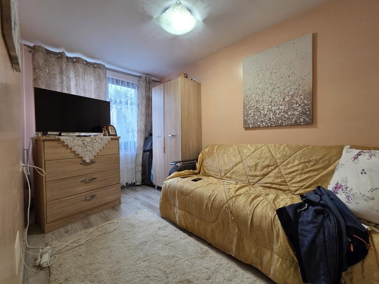 Apartament cu 3 camere decomandat, mobilat în Alexandru cel Bun
