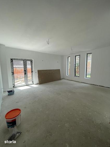 Casă cu 4 camere cu Teren 250 Mp în Ghencea