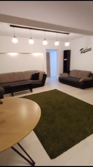 Apartament cu 3 camere semidecomandat în Dristor