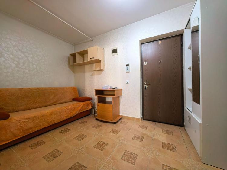 Garsonieră decomandată, mobilată în Bucium