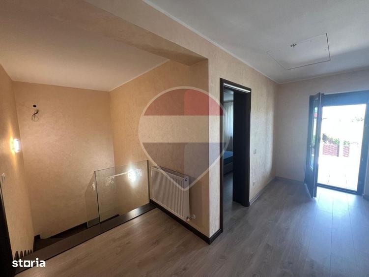 Casă cu 4 camere cu Teren 300 Mp în Central