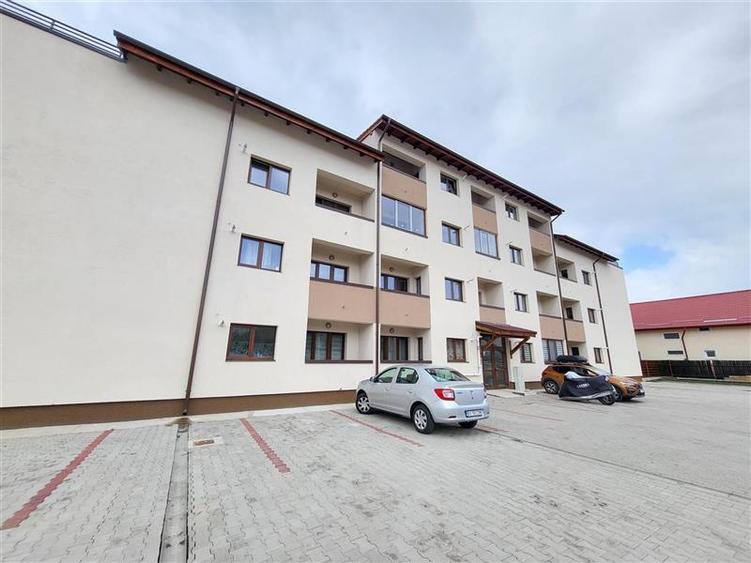Apartament cu 2 camere nedecomandat, mobilat în Sânpetru