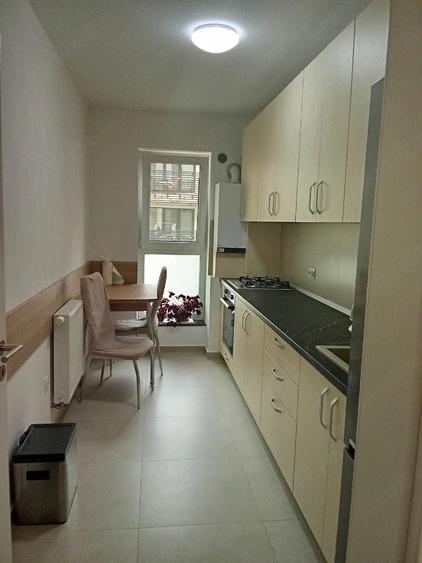 Apartament cu 2 camere decomandat în Tractorul
