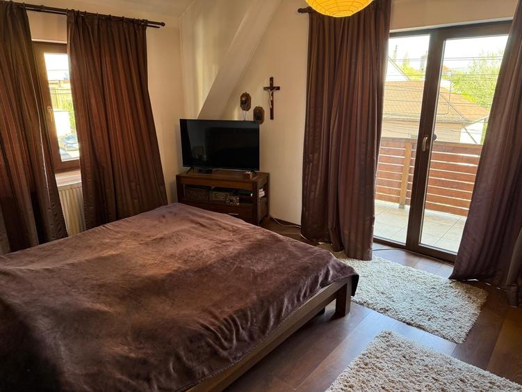 Casă individuală cu 8 camere cu Canalizare în Gară