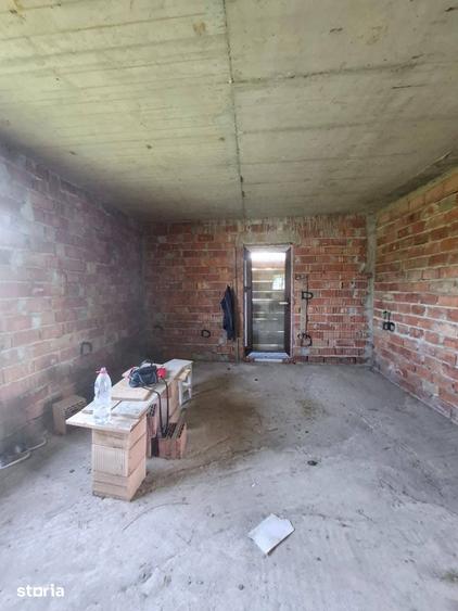 Casă cu 4 camere cu Teren 1600 Mp în Central
