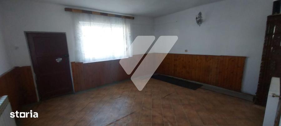 Casă cu 6 camere cu Teren 2109 Mp în Slimnic
