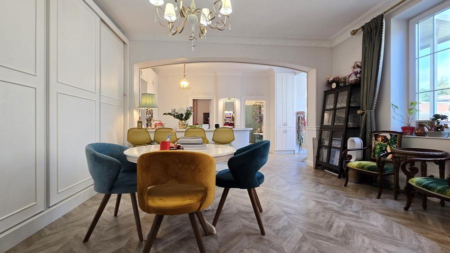Apartament cu 5 camere decomandat în Domenii
