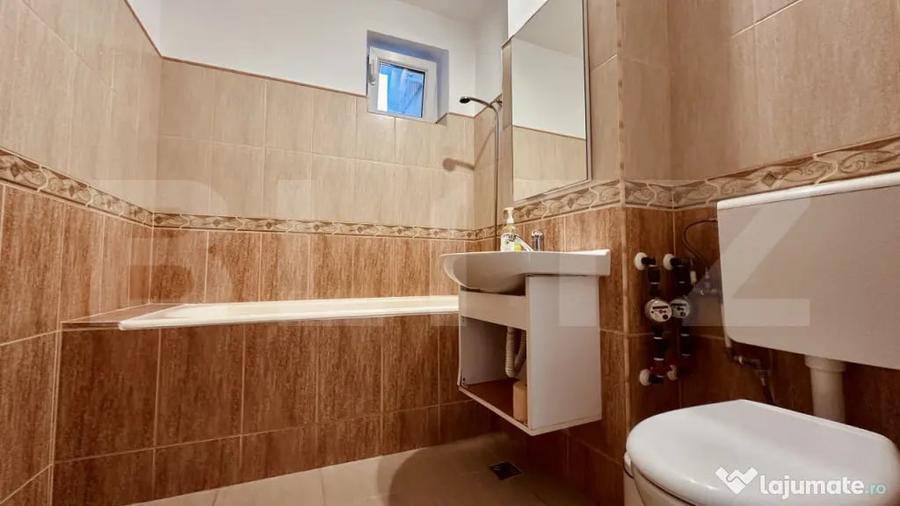 Apartament cu 3 camere decomandat în Rogerius