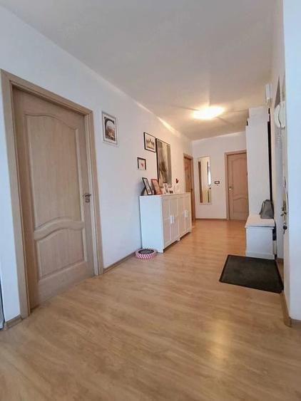 Apartament cu 3 camere semidecomandat în Braytim