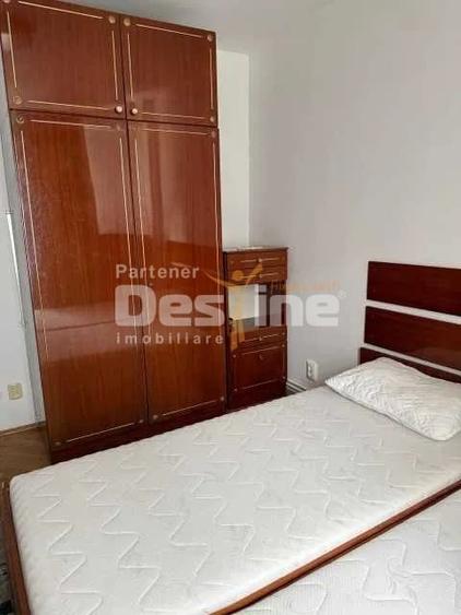 Apartament cu 3 camere decomandat în Astra