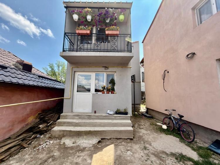 Casă individuală cu 4 camere cu Canalizare în Sud-Vest