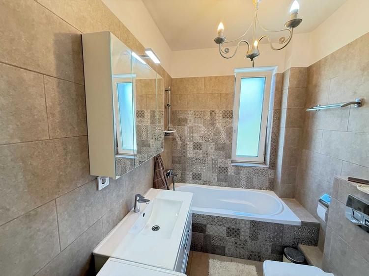 Apartament cu 3 camere semidecomandat, mobilat în Central