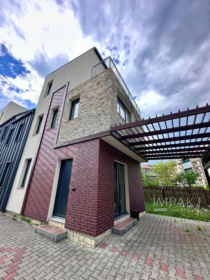 Casă individuală cu 4 camere cu Canalizare în Bună Ziua