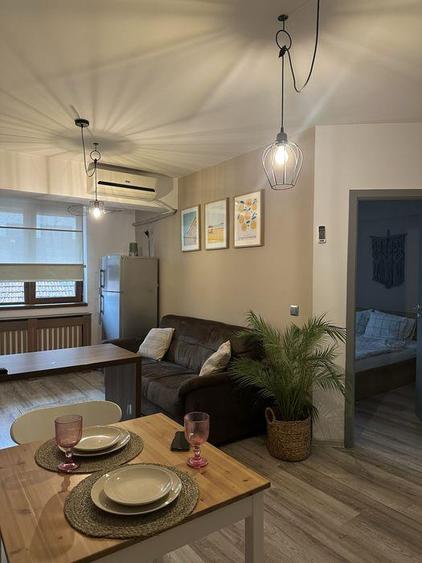 Apartament cu 2 camere decomandat în Bucșinescu