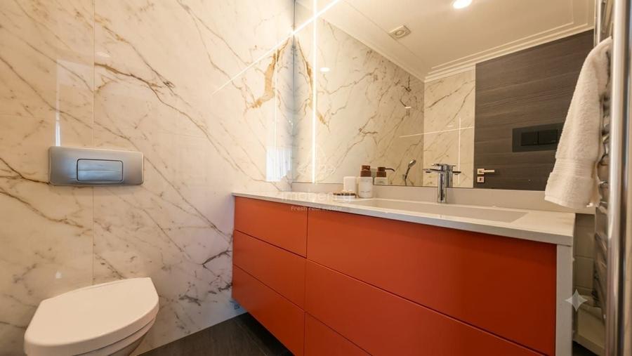 Apartament cu 4 camere decomandat în Lacul Tei