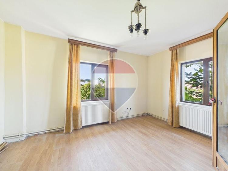 Casă individuală cu 5 camere cu Teren 1684 Mp în Pucioasa-Sat