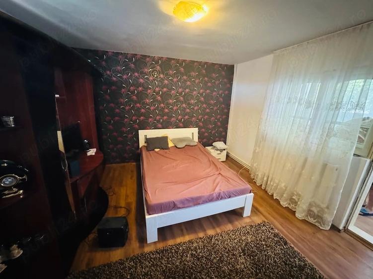 Casă cu 7 camere cu Teren 390 Mp în Șimian