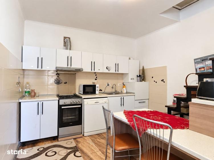 Casă cu 3 camere decomandat în Mândruloc