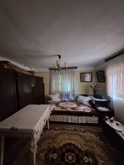 Casă cu 4 camere în Perișoru