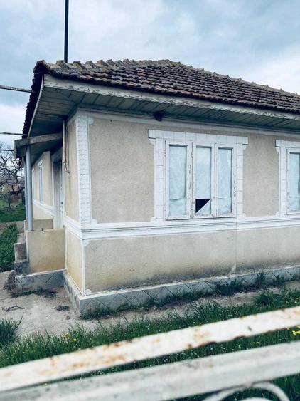 Casă cu 4 camere în Luciu