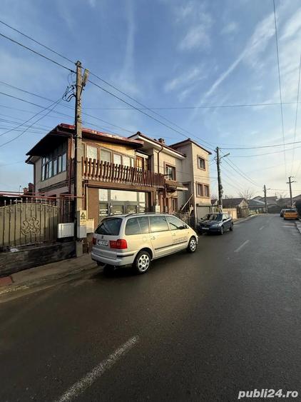 Casă cu 5 camere cu Teren 2000 Mp în Lumina