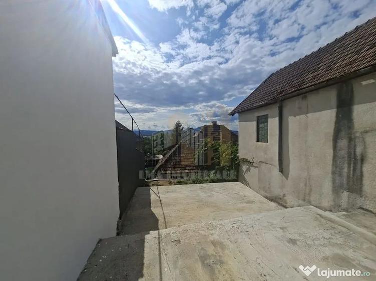 Apartament cu 2 camere semidecomandat în Brașovul Vechi