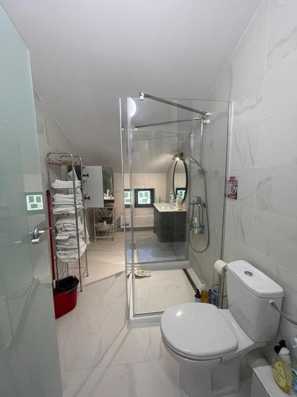 Casă cu 9 camere cu Teren 862 Mp în Pipera